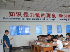 pp电子奥林匹斯之门职工学院：课堂学国学 齐诵弟子规